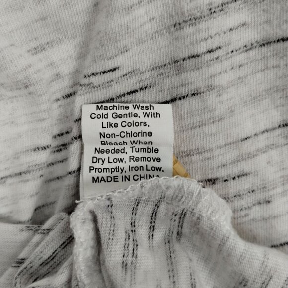 Junior Misses Medium Graphic Tee With "Be Kind" Quote In Heathered White - Picture 4 of 7